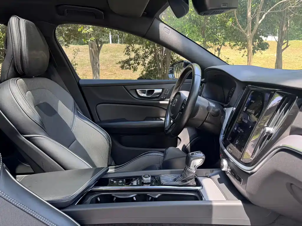 Volvo S60 2021 T4 Zhiyuan Sports Edition