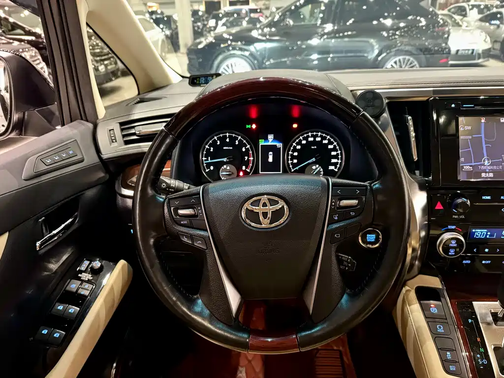Alphard 2015 3.5L Luxury Edition