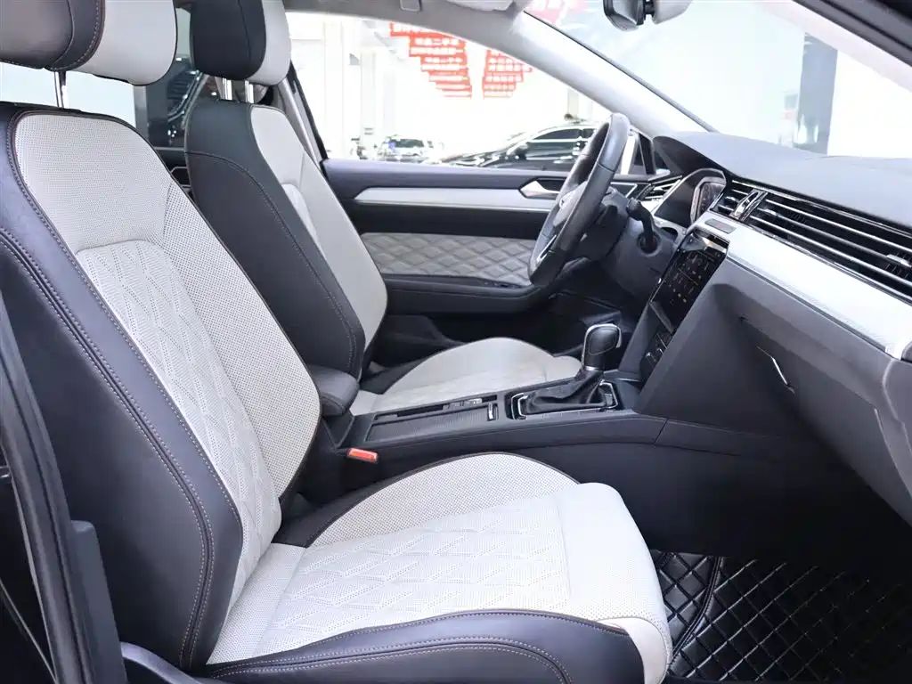 Magotan 2023 2 Million Edition 330TSI DSG Luxury