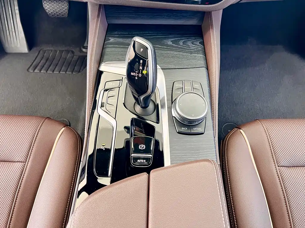 BMW 5 Series 2023 530Li Leading Edition M Sport Package