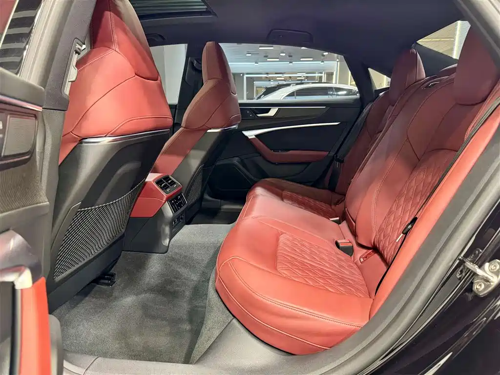 Audi A7L 2023 45 TFSI quattro S-line Black Warrior Edition