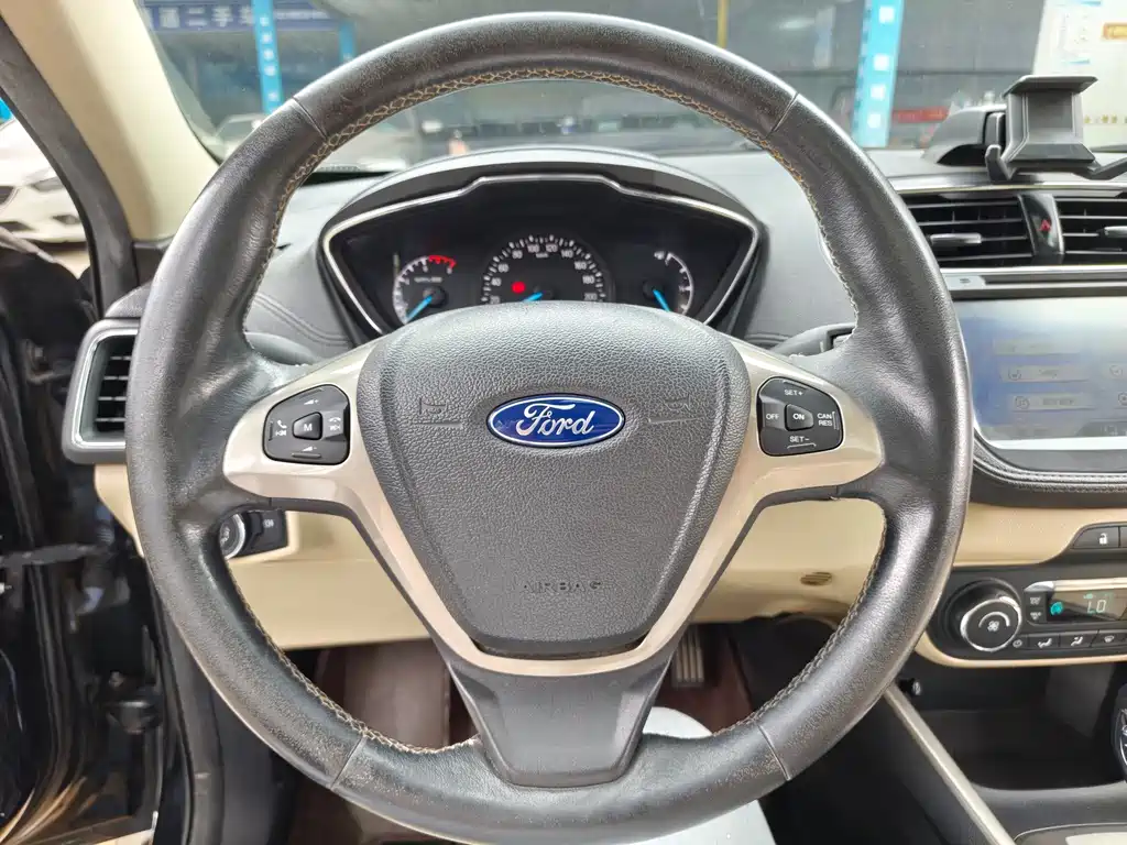 Ford Escort 2015 1.5L Automatic Fashion Edition