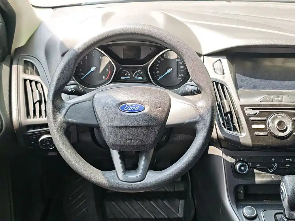 Ford Focus 2017 Hatchback 1.6L Automatic Comfort Zhixing Edition