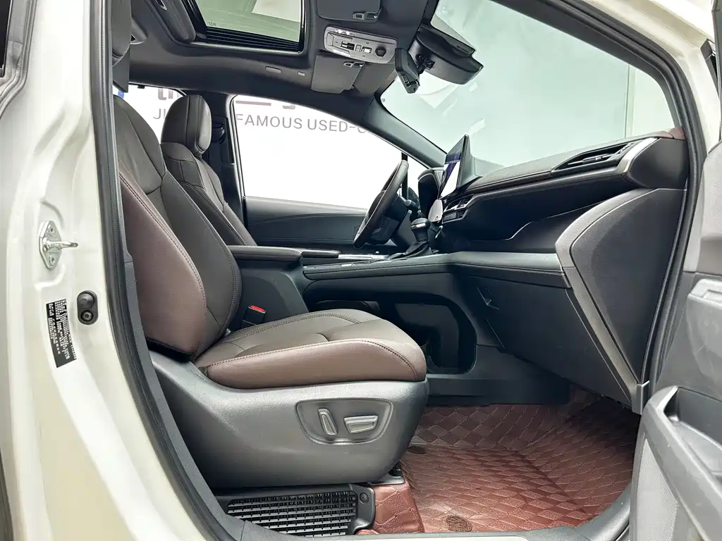 Toyota Sienna 2024 2.5L Hybrid Platinum Edition