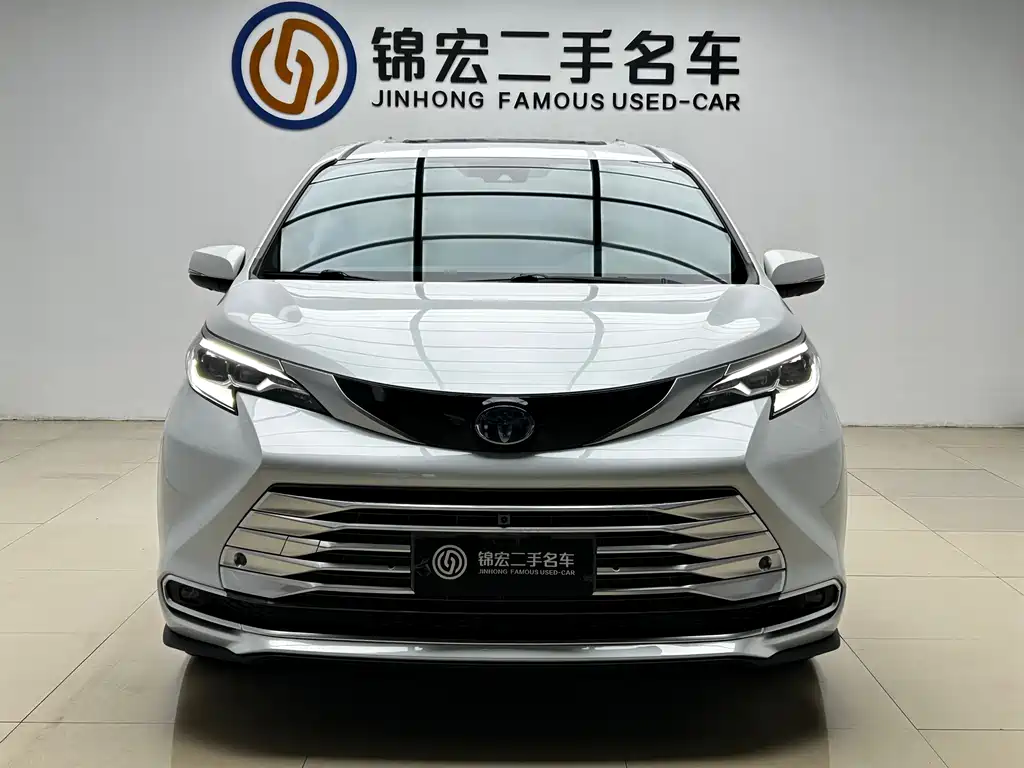 Toyota Sienna 2024 2.5L Hybrid Platinum Edition