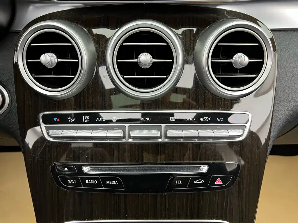 Mercedes-Benz GLC 260 4MATIC Luxury (2019)