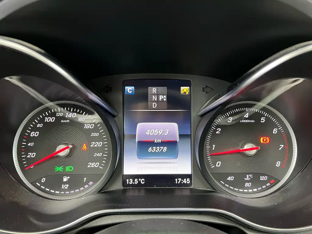 Mercedes-Benz GLC 260 4MATIC Luxury (2019)