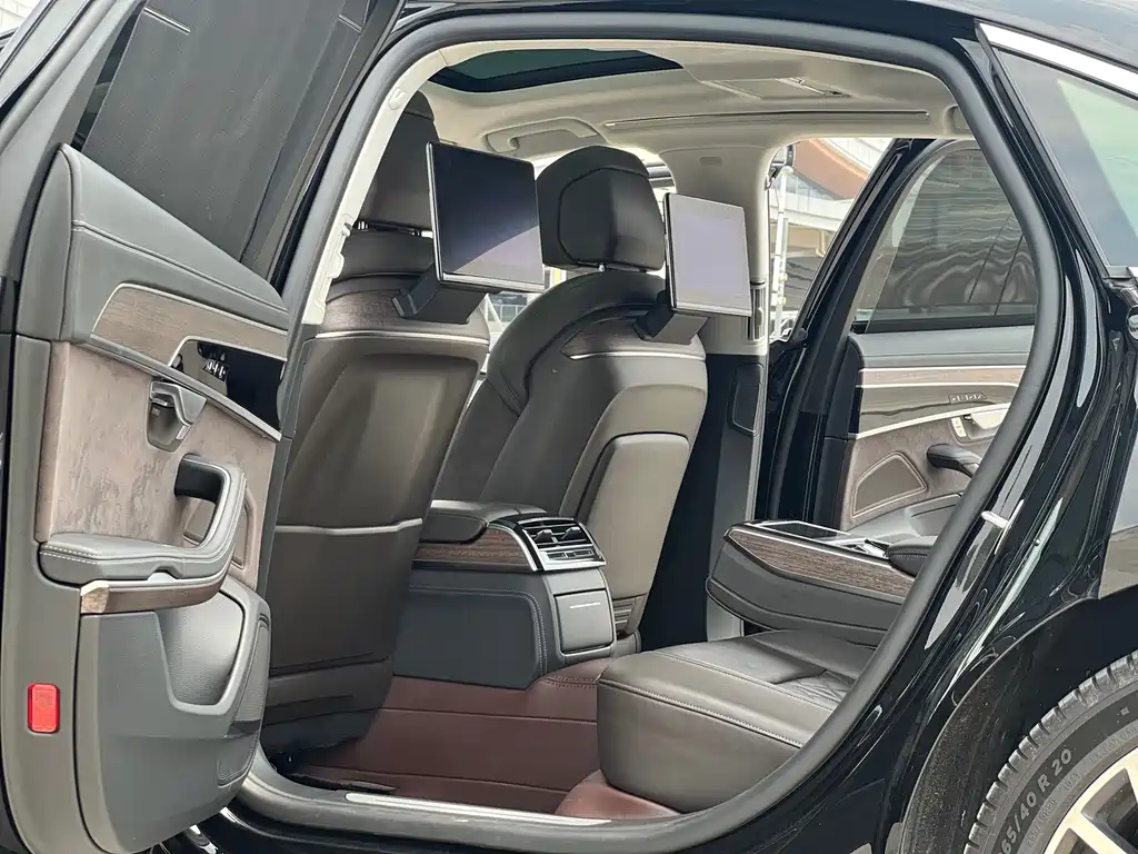 Audi A8L 2023 55 TFSI quattro Flagship