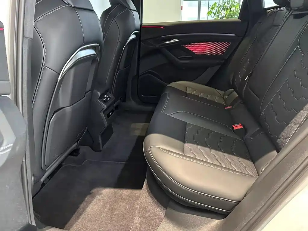 Audi Q6L e-tron 2026 Launch Navigator Edition