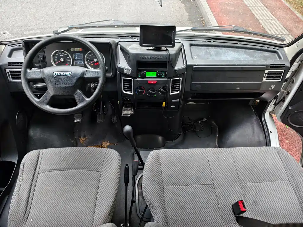 Iveco Daily 2017 2.5T A35 Passenger Van 5-7 Seats 47Z5