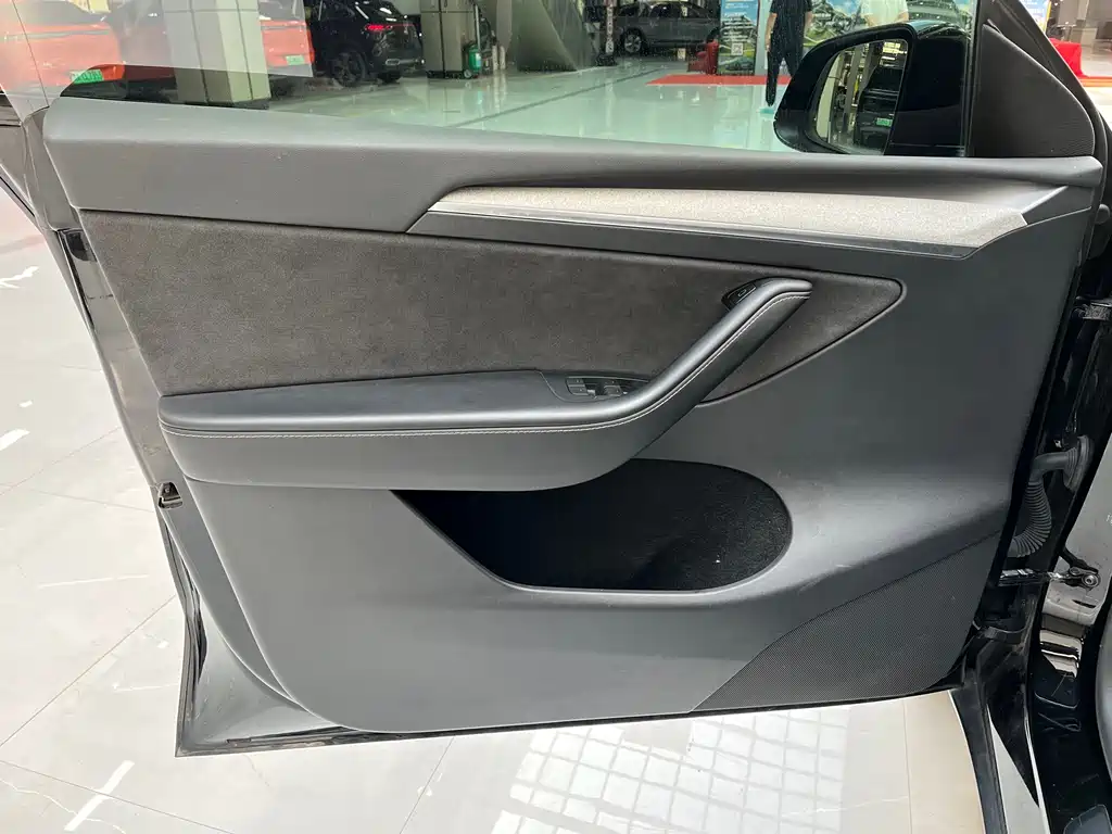 Tesla Model Y 2023 Rear-Wheel Drive