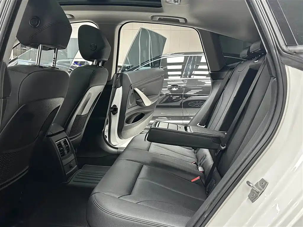 BMW 3 Series GT 2016 320i Fashion Edition