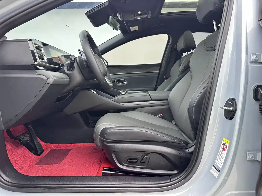 Qin L 2025 DM-i Smart Drive 120KM Leading