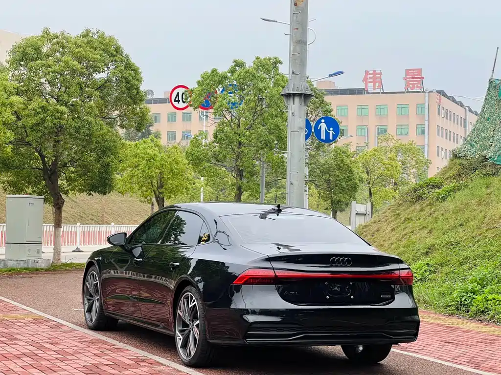Audi A7L 2024 45 TFSI quattro S-line Black Warrior Edition