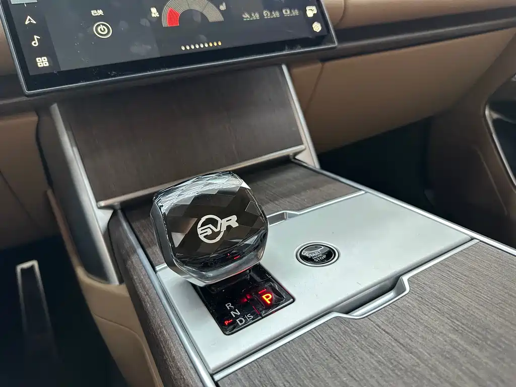 Range Rover 2025 3.0 L6 400PS Autobiography LWB