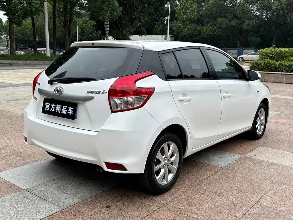 YARiS L 2015 1.5E Automatic Meidong Edition