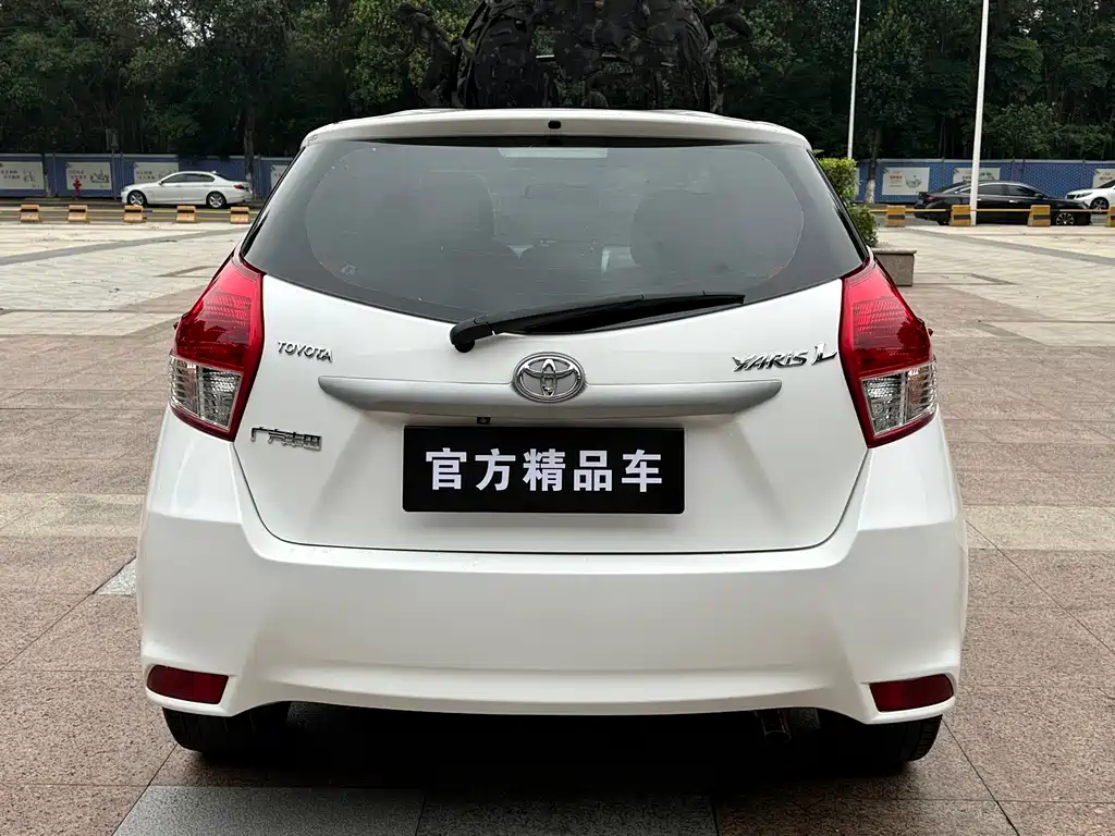 YARiS L 2015 1.5E Automatic Meidong Edition