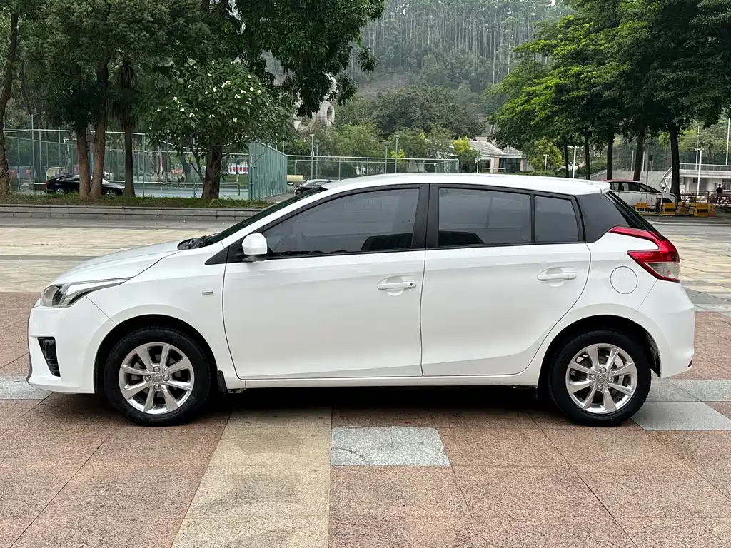 YARiS L 2015 1.5E Automatic Meidong Edition