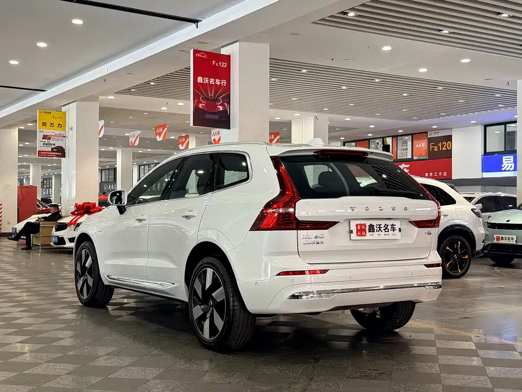 Volvo XC60 Plug-in Hybrid 2025 Long Range AWD Inscription