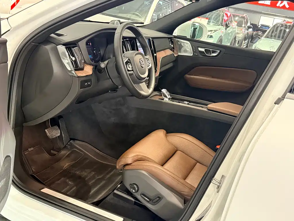 Volvo XC60 Plug-in Hybrid 2025 Long Range AWD Inscription