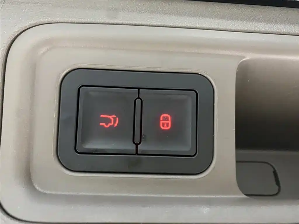 Denza D9 2022 DM-i 970 AWD Zunrong Edition