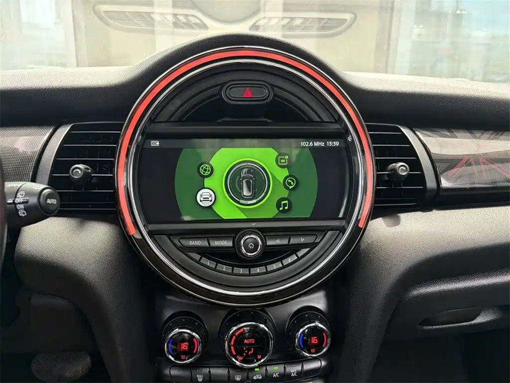 MINI Cooper Artist 2018 1.5T