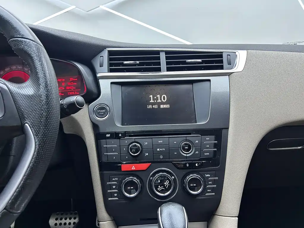 DS 6 2014 1.6T Luxury Edition THP200