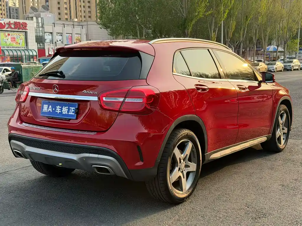 Mercedes-Benz GLA 2015 GLA 260 4MATIC