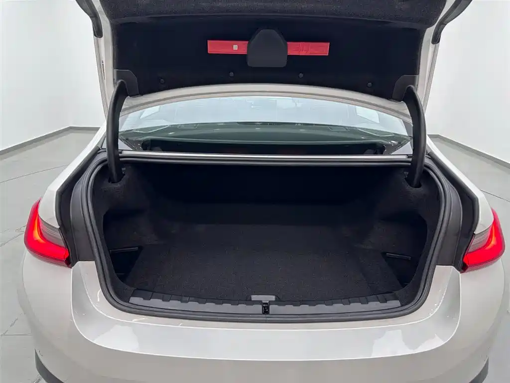 BMW i3 2025 eDrive 40 L M Sport Night Package
