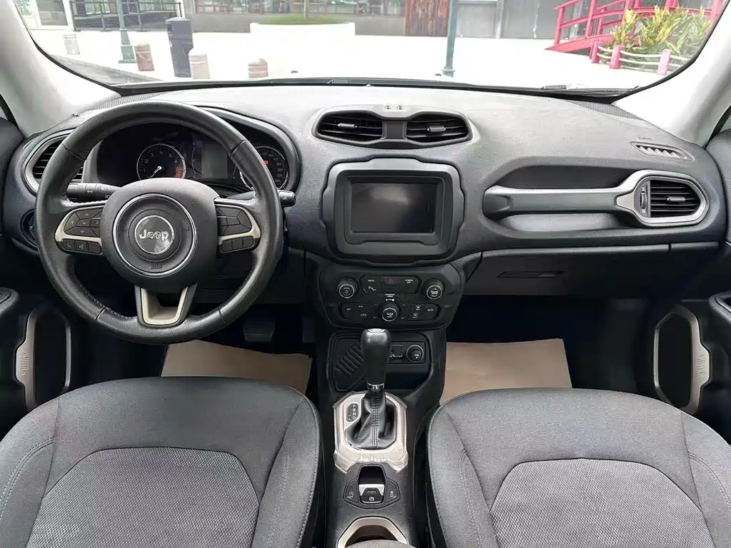 Jeep Renegade 2018 Connected Screen Edition 180T Automatic Energy Version