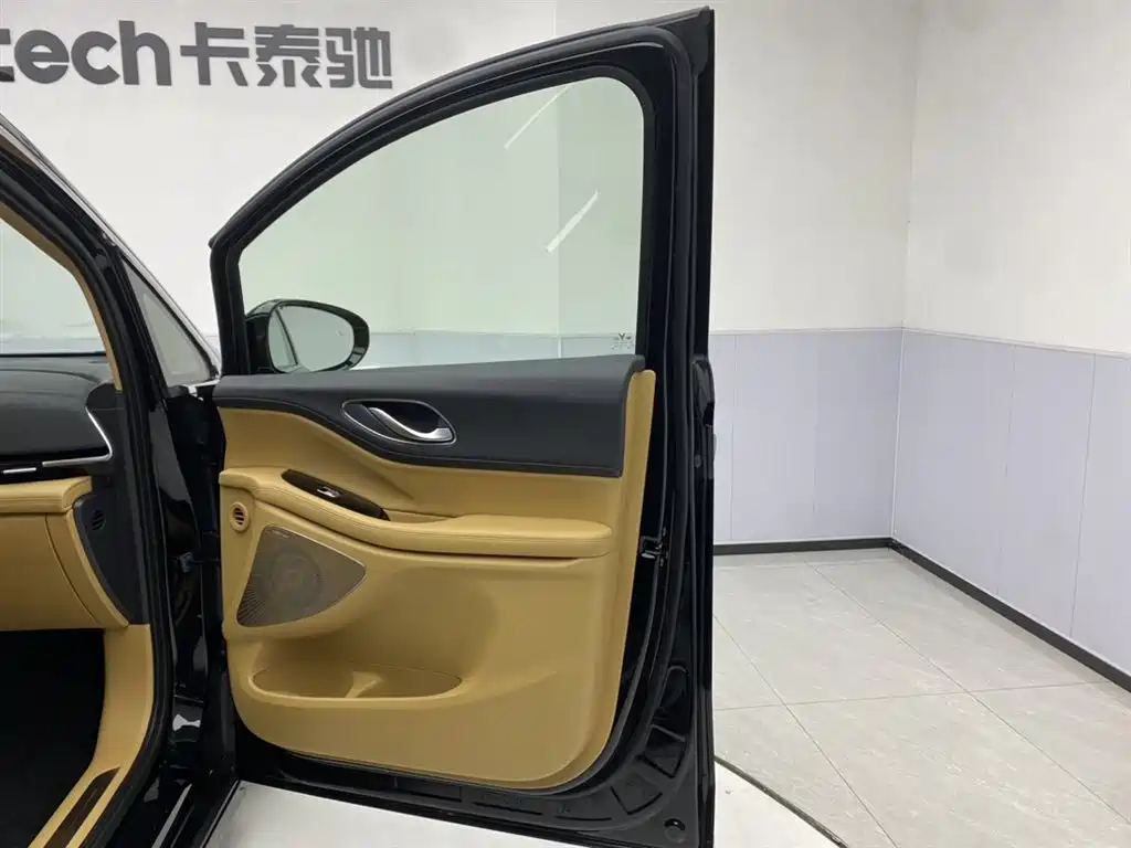Voyah Dreamer 2025 PHEV AWD Flagship Kunpeng Edition