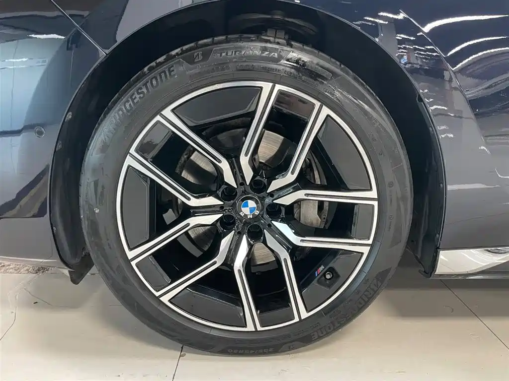 BMW 7 Series 2023 735Li M Sport Package