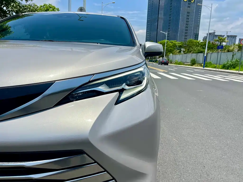 2021 Toyota Sienna Hybrid Platinum