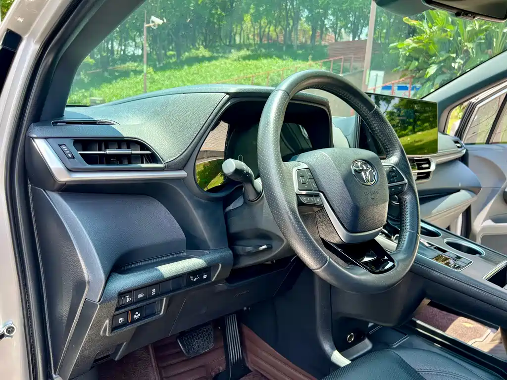 2021 Toyota Sienna Hybrid Platinum