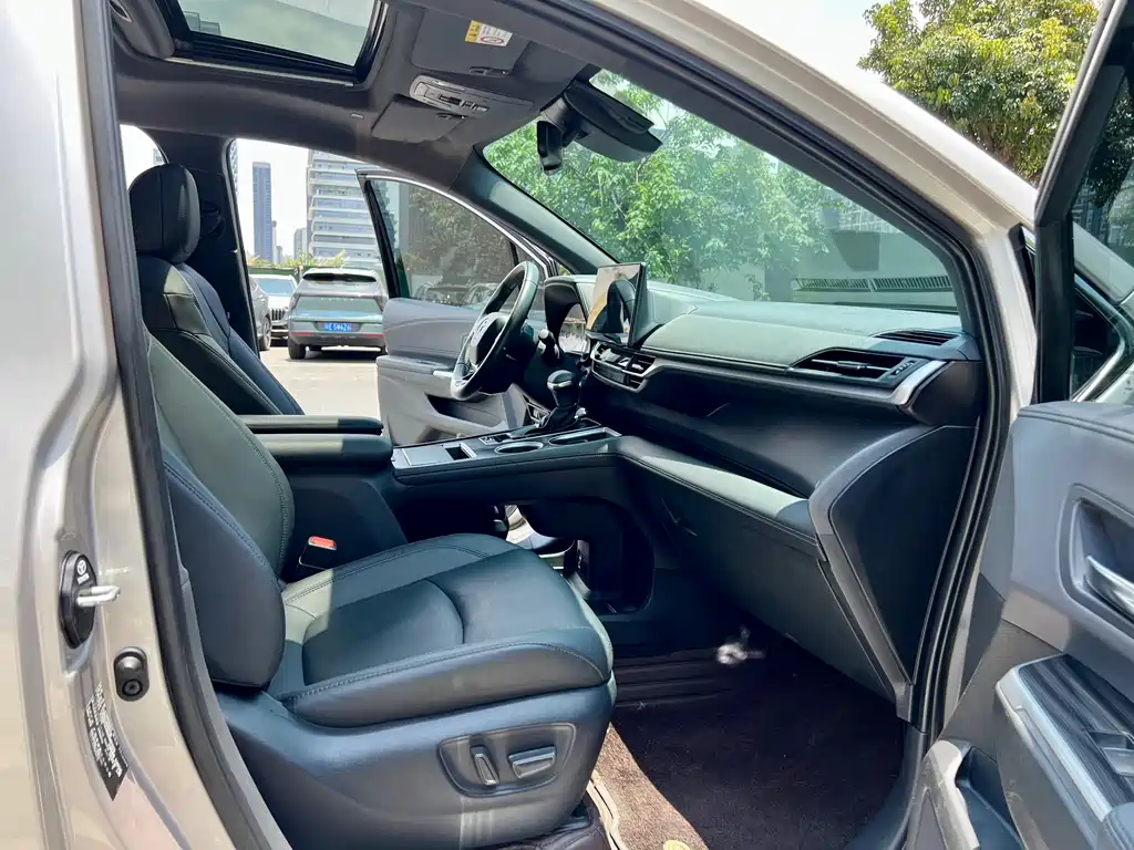 2021 Toyota Sienna Hybrid Platinum