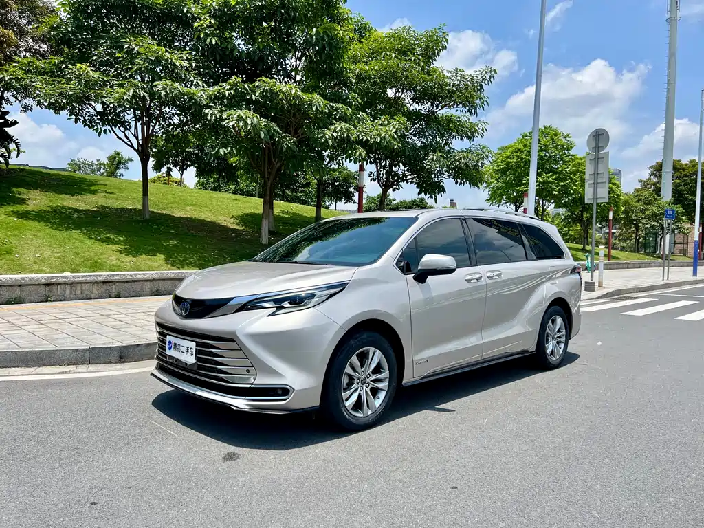 2021 Toyota Sienna Hybrid Platinum