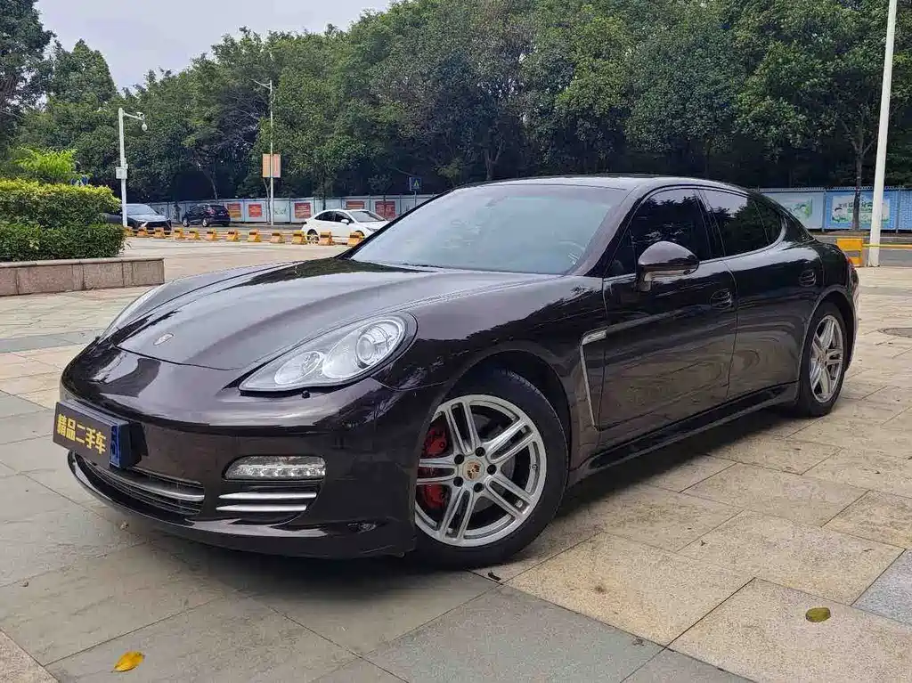 Porsche Panamera 4 Platinum Edition 3.6L 2013