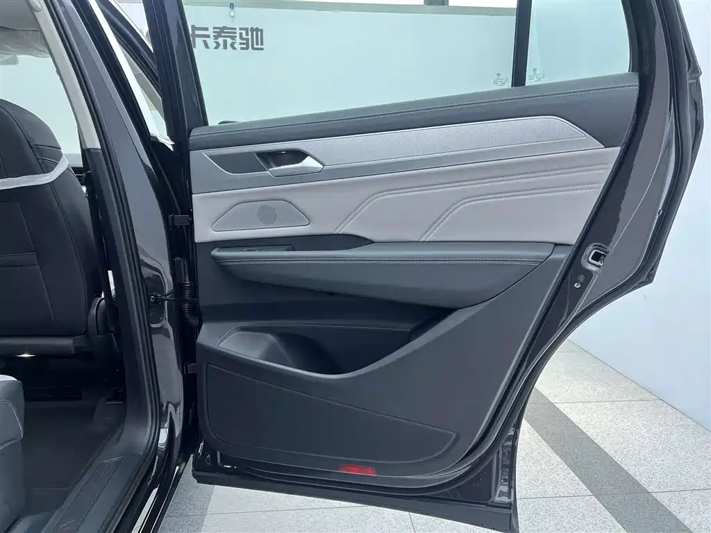 Tavendor 2025 330TSI Luxury Edition