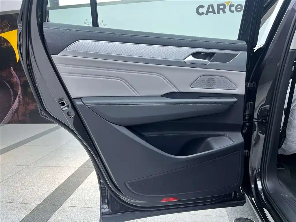 Tavendor 2025 330TSI Luxury Edition