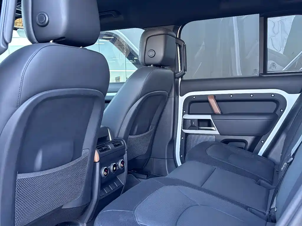 Land Rover Defender 2023 110 3.0T P400 X-DYNAMIC HSE