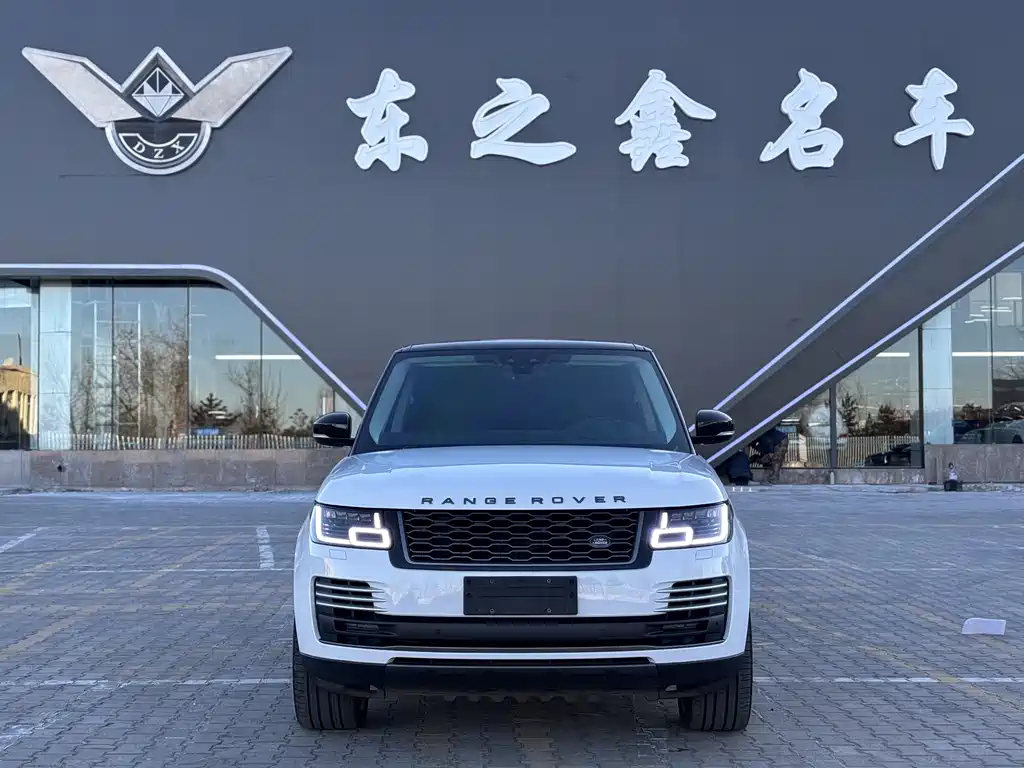 Range Rover 2022 3.0 L6 400PS Heritage Extended Classic Edition