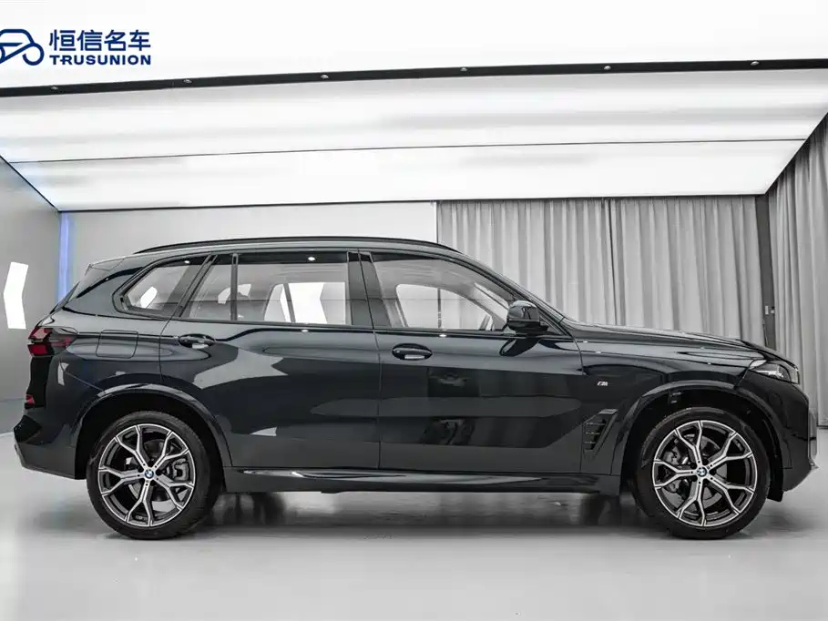BMW X5 2023 xDrive 30Li Premium M Sport Night Package