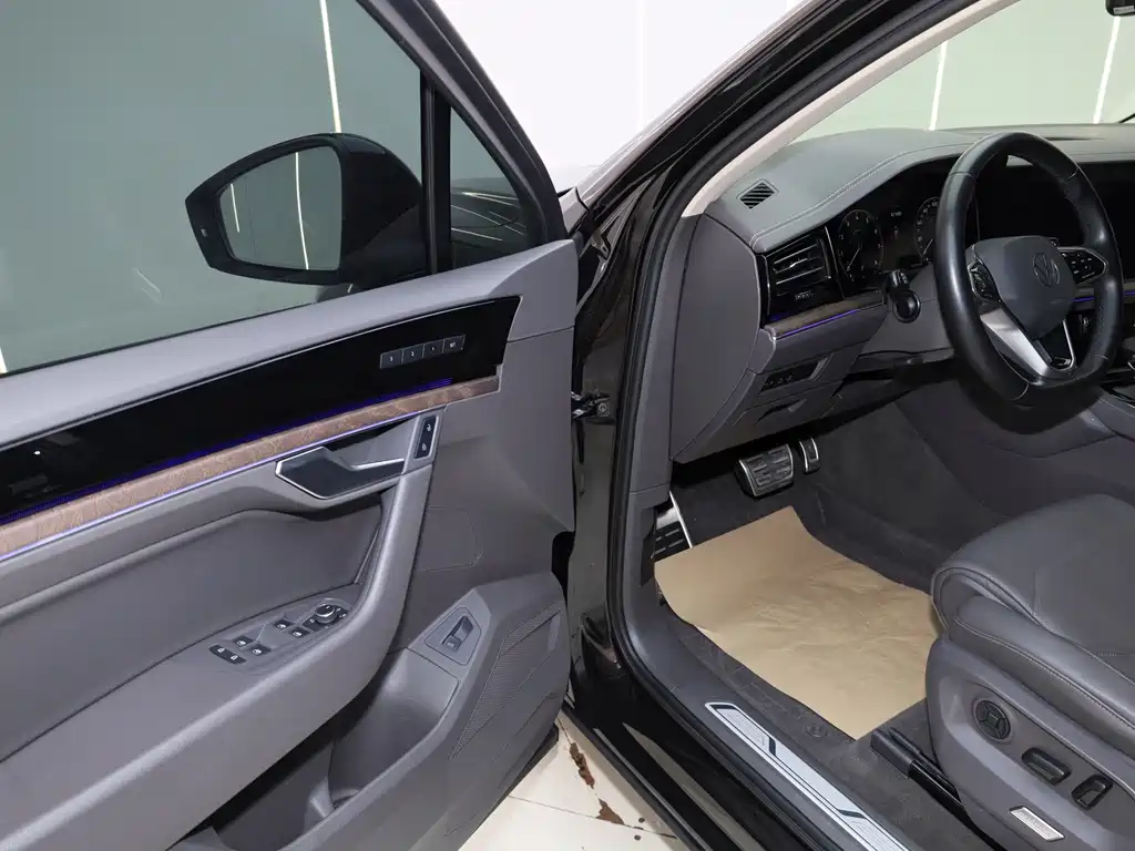 Volkswagen Touareg 2022 3.0TSI R-Line Black Edition