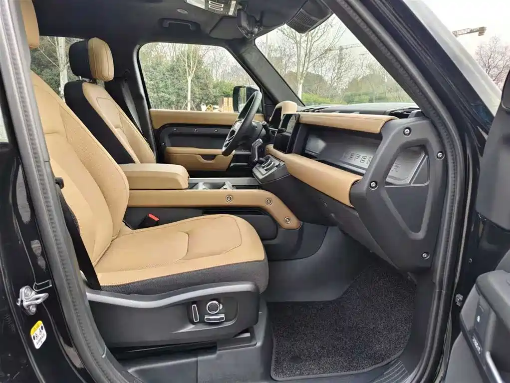 Land Rover Defender 2025 130 3.0T P400 7-Seater Luxury Edition