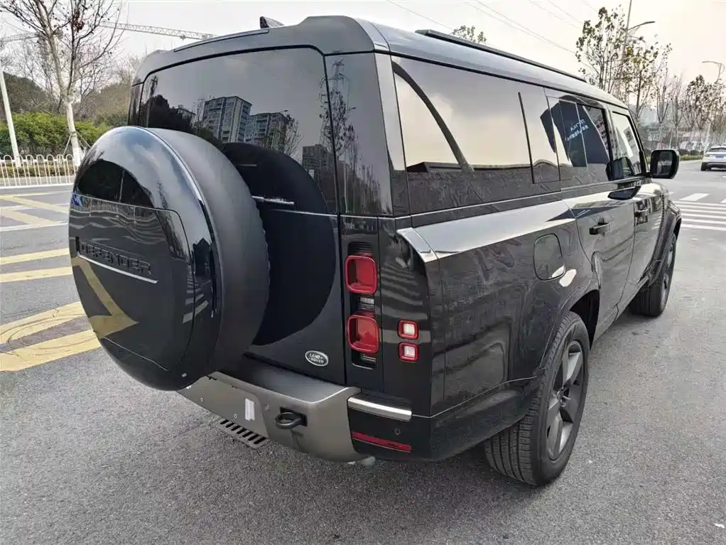 Land Rover Defender 2025 130 3.0T P400 7-Seater Luxury Edition