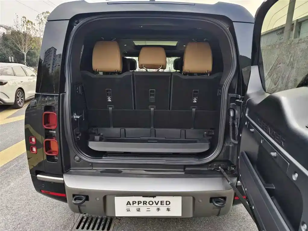 Land Rover Defender 2025 130 3.0T P400 7-Seater Luxury Edition