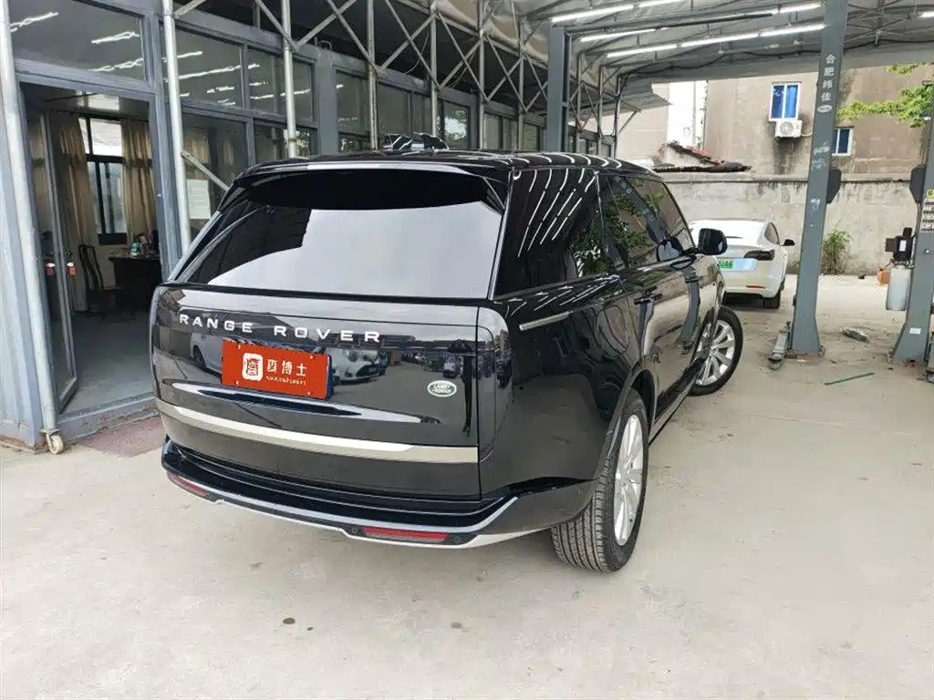Range Rover 2024 3.0 L6 400PS Vogue LWB 7-Seater