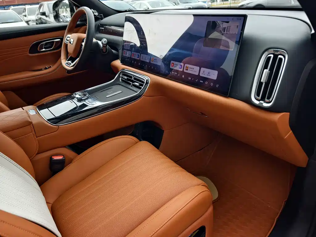 Galaxy M9 2025 230km 2WD Explorer Edition