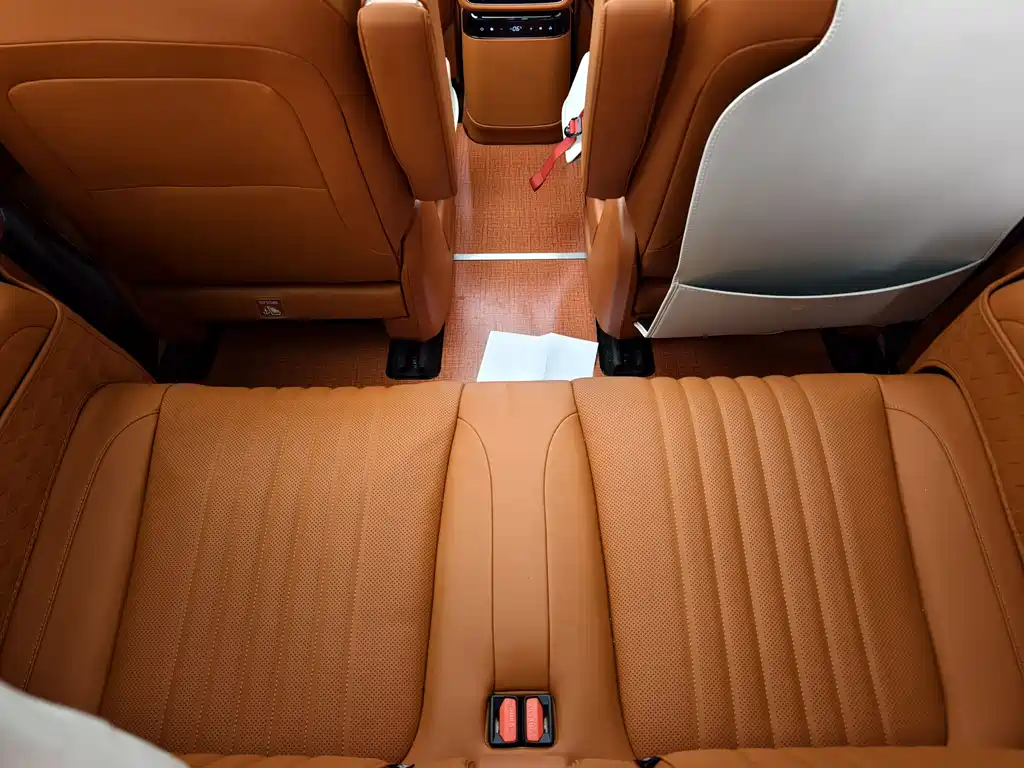 Galaxy M9 2025 230km 2WD Explorer Edition