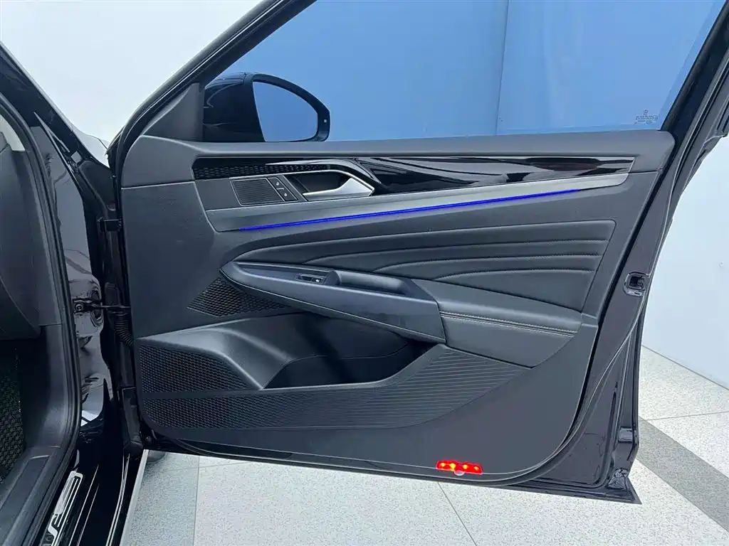 Volkswagen Passat 2023 330TSI Starlight Elite Edition